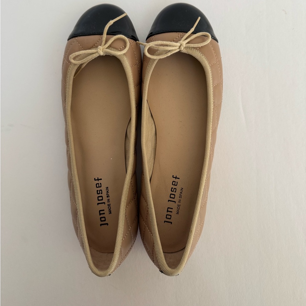 Elegant Tan and Black Quilted Flats